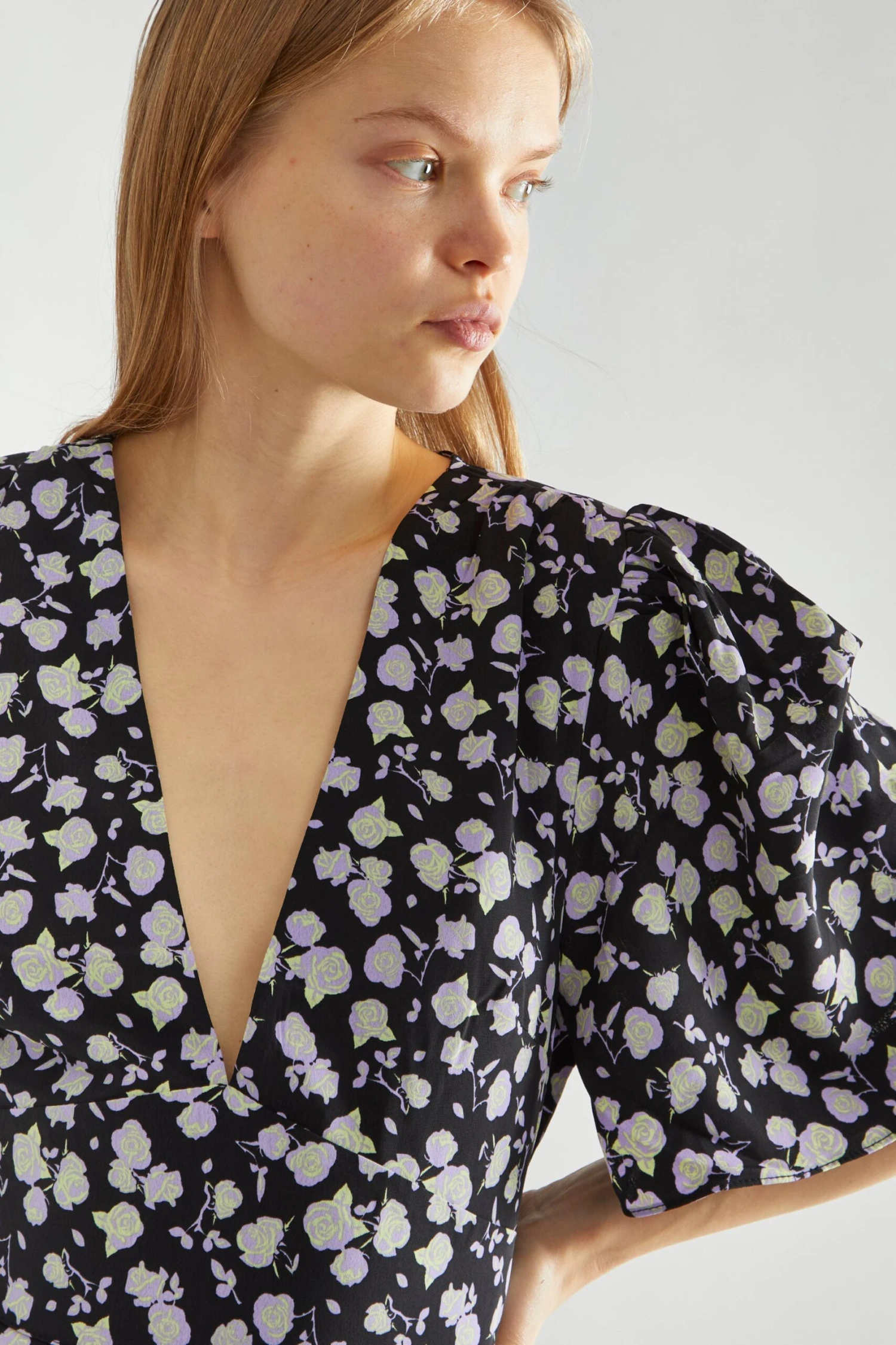 Glamorous Lilac-Rose V-Neck Maxi Tea-Dress - Image 4