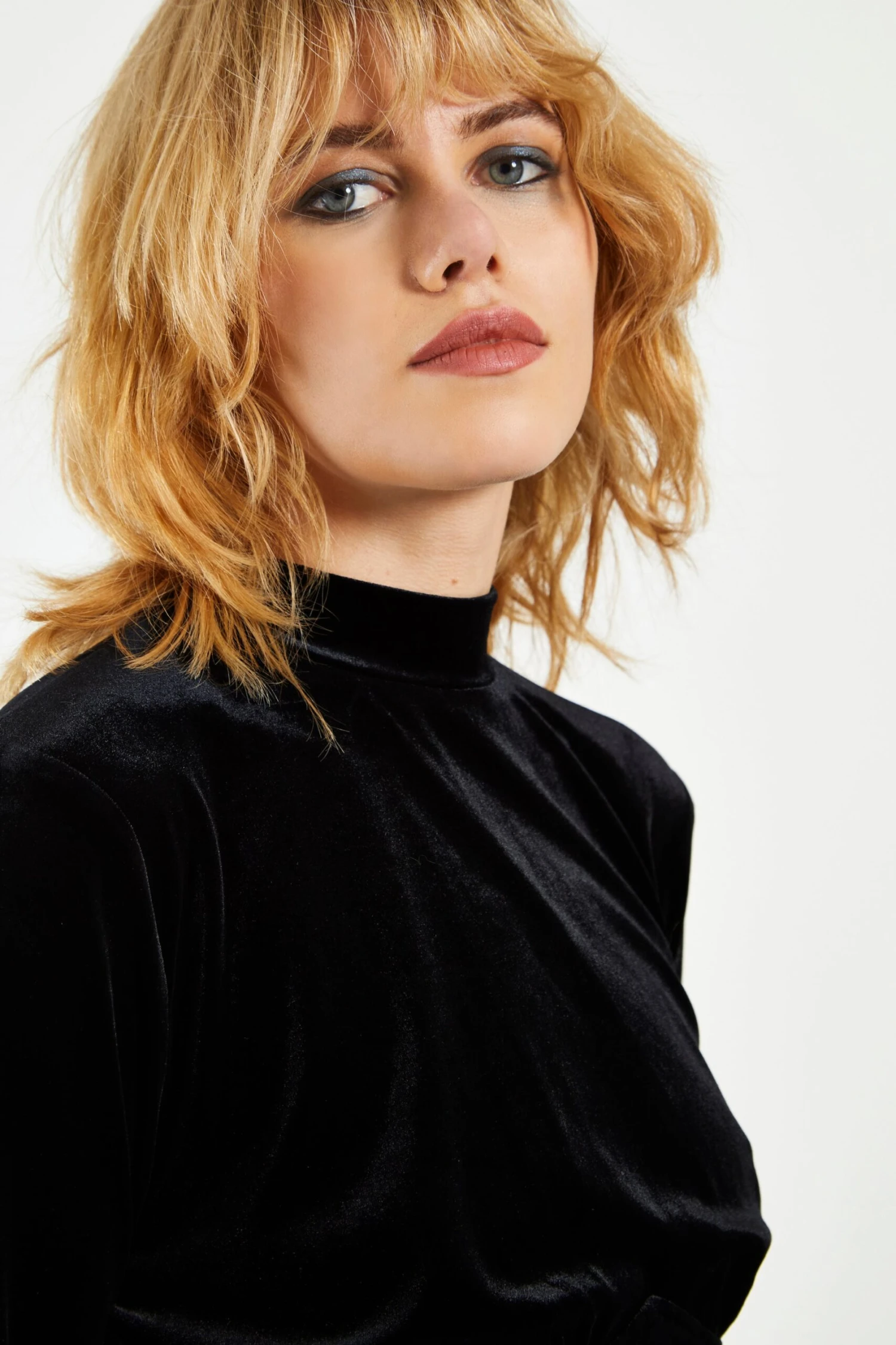 Glamorous Black Velvet High Neck Mini Dress With Front Side Split - Image 4