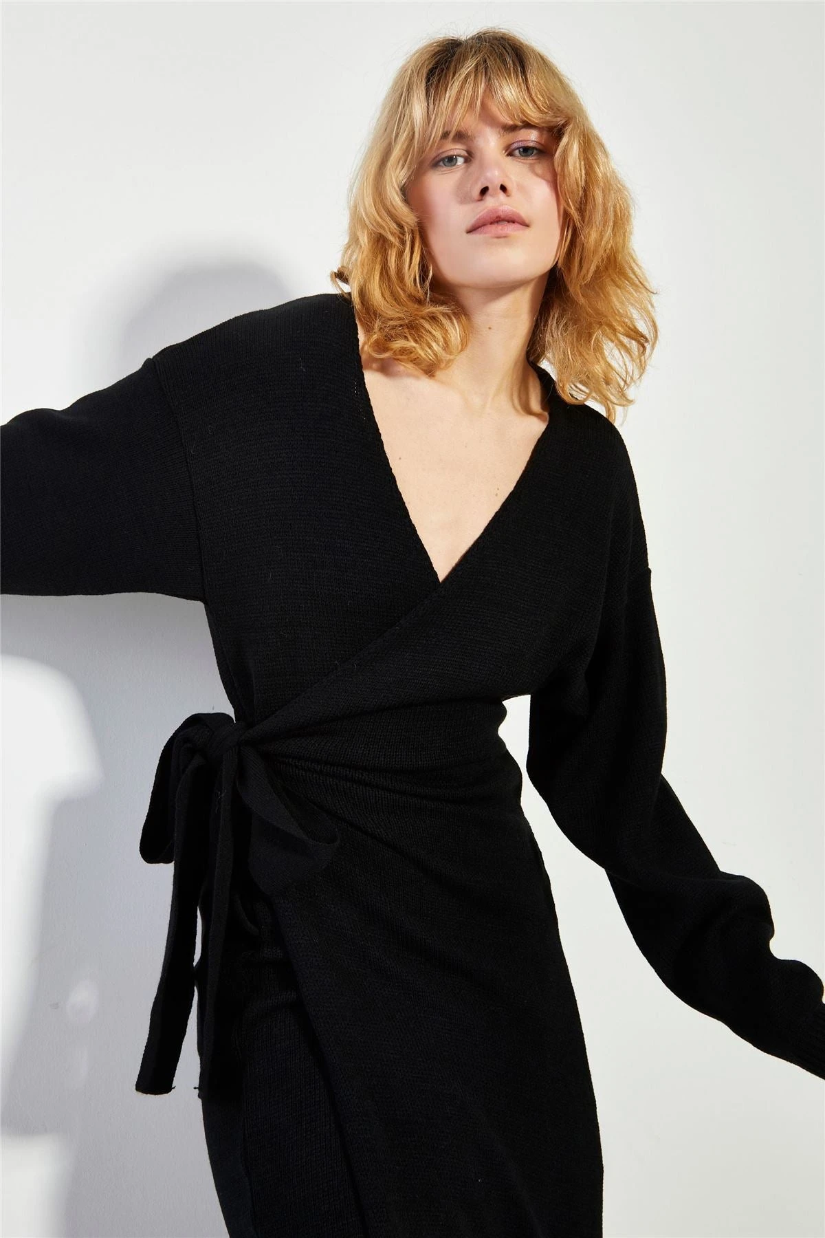 Glamorous Women's Black Tie-Waist Knitted Midi-Dress - Image 5